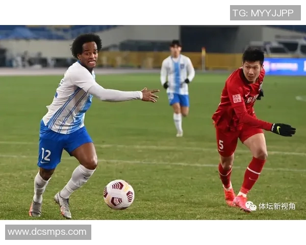 克鲁斯与普马斯激战正酣球迷期待精彩对决与绝妙进球